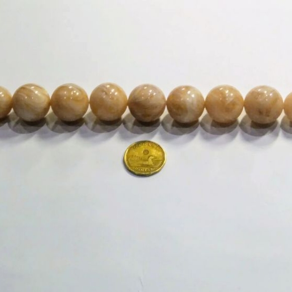 Pink marbled lucite, gold tone choker/. Necklace. Vintage mid century - Picture 14 of 14